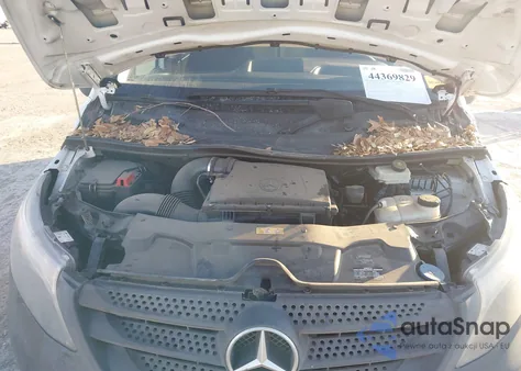 2016 Mercedes-Benz Metris z USA, uszkodzony, nr VIN WD3PG2EA2G3095705